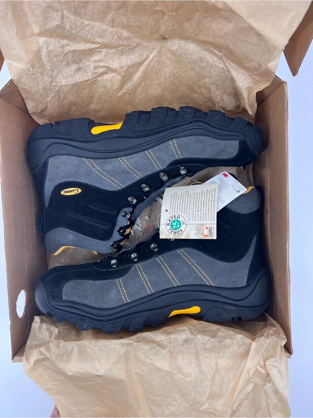 NWT SOREL mountain/ hiking boots Tinsulate 200 gram size 13